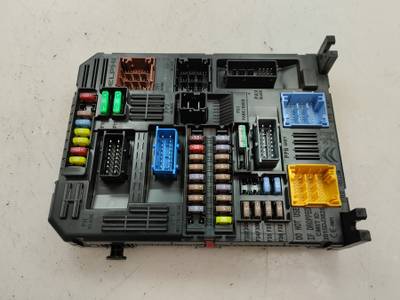 CAJA RELES FUSIBLES OPEL CORSA F 2020 1.2 (101 CV)