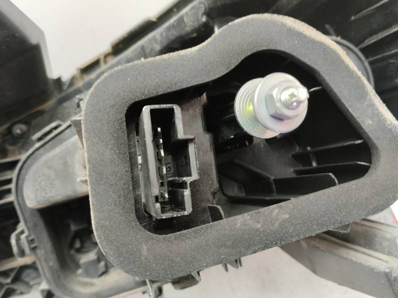 PILOTO TRASERO IZQUIERDO OPEL CORSA F 2020 1.2 (101 CV)