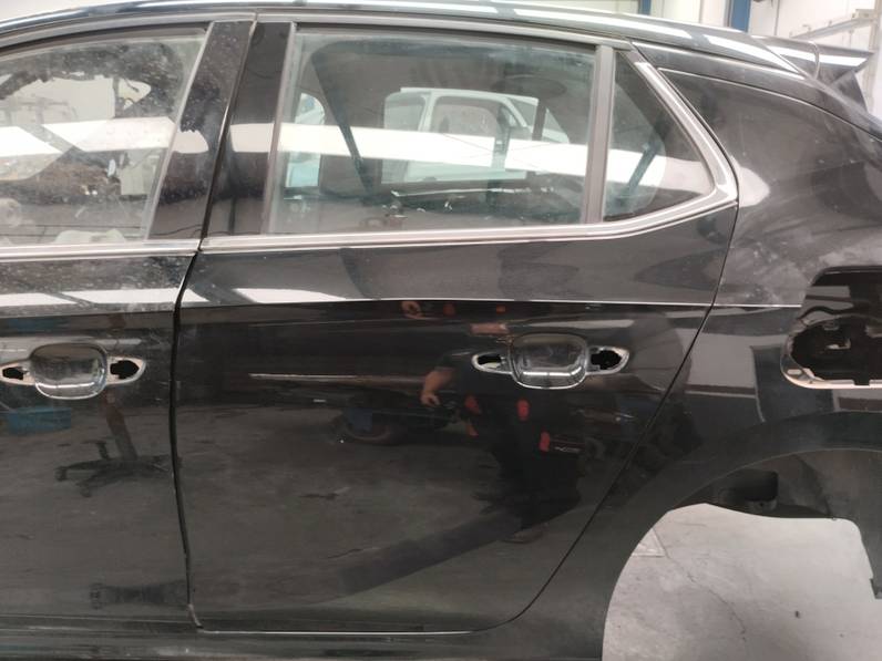 PUERTA TRASERA IZQUIERDA OPEL CORSA F 2020 1.2 (101 CV)