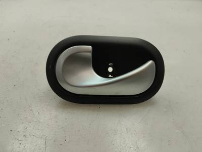 MANETA INTERIOR TRASERA IZQUIERDA RENAULT CLIO III 2010 1.5 DCI D (86 CV)