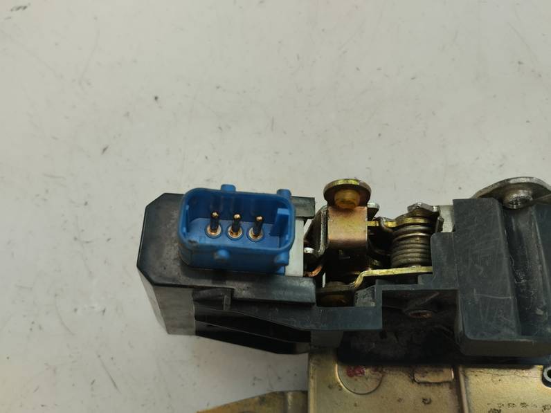 CERRADURA PUERTA DELANTERA DERECHA BMW SERIE 3 BERLINA 1997 1.7 TURBODIESEL (90 CV)