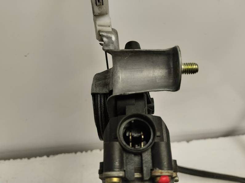 ELEVALUNAS DELANTERO IZQUIERDO RENAULT CLIO II FASE II 2003 1.5 DCI D (65 CV)