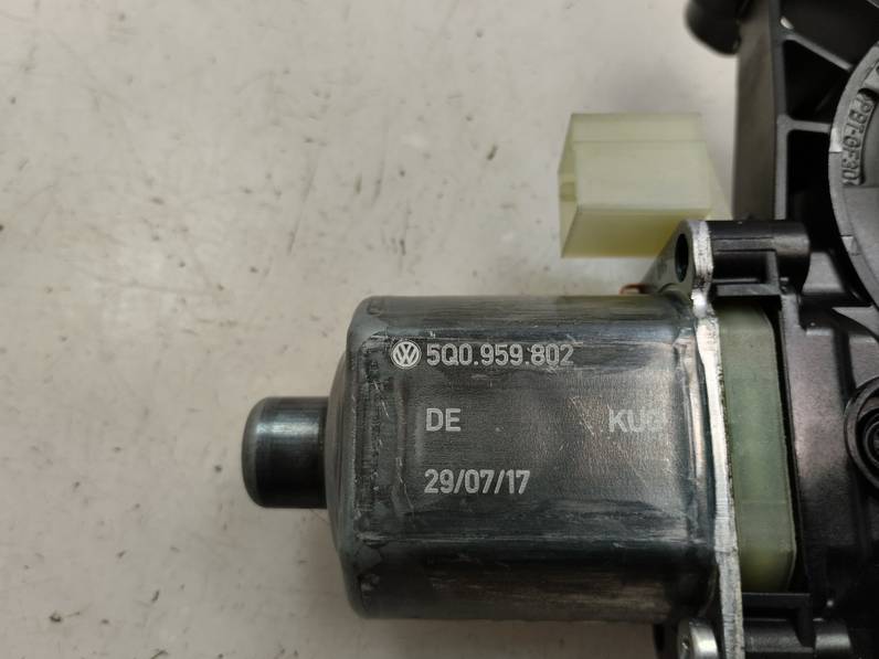 MOTOR ELEVALUNAS TRASERO DERECHO AUDI A3 2017 1.5 16V TSI ACT (150 CV)