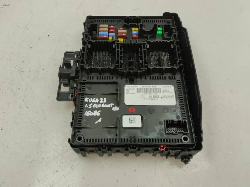 CAJA RELES FUSIBLES FORD KUGA 2023 1.5 ECOBOOST (150 CV)