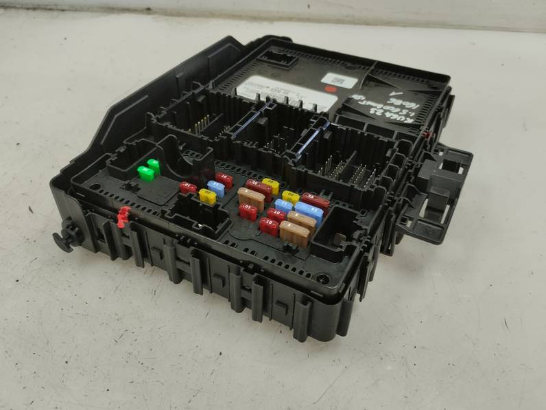 CAJA RELES FUSIBLES FORD KUGA 2023 1.5 ECOBOOST (150 CV)