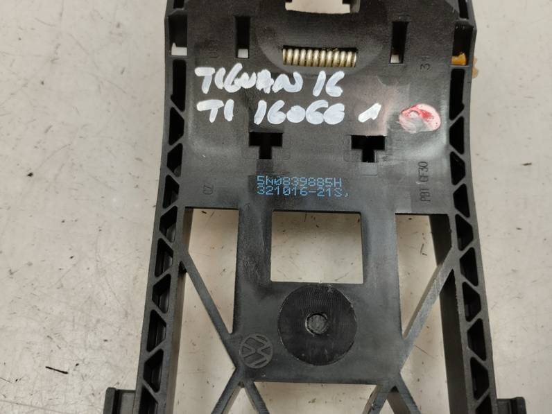 MANETA EXTERIOR TRASERA IZQUIERDA VOLKSWAGEN TIGUAN 2016 2.0 TDI (110 CV)