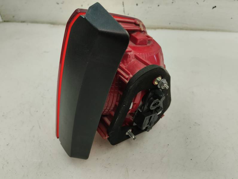 PILOTO TRASERO DERECHO INTERIOR VOLKSWAGEN TIGUAN 2016 2.0 TDI (110 CV)