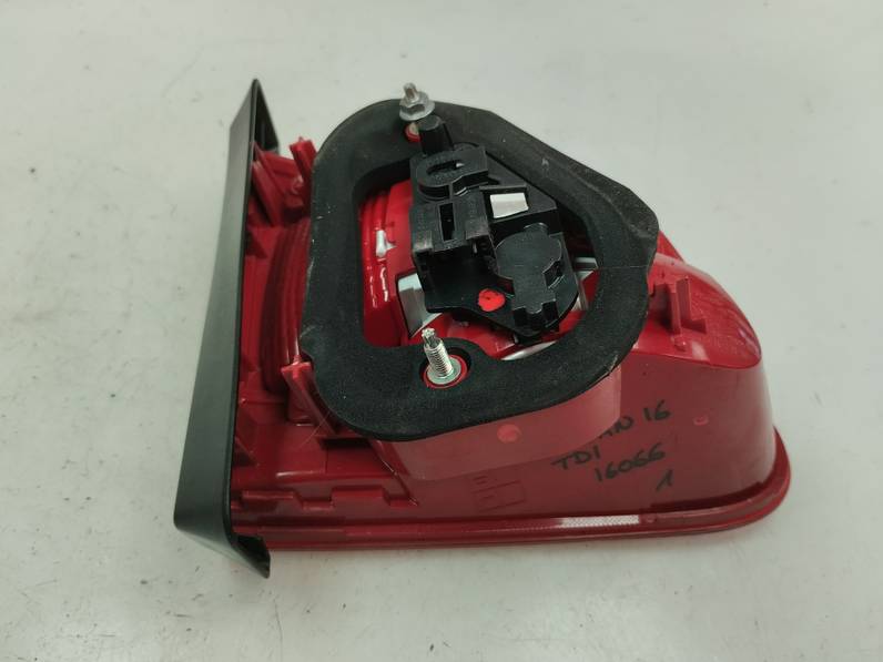 PILOTO TRASERO DERECHO INTERIOR VOLKSWAGEN TIGUAN 2016 2.0 TDI (110 CV)