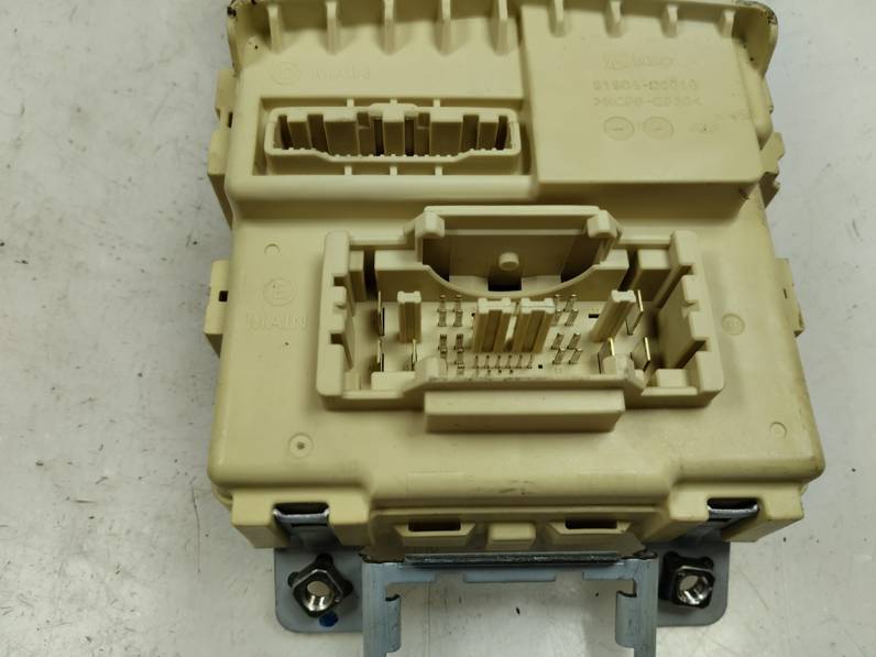 CAJA RELES FUSIBLES HYUNDAI I20 2023 1.0 TGDI (101 CV)