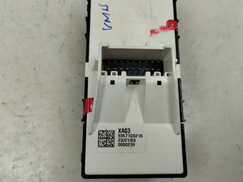 MANDO ELEVALUNAS DELANTERO IZQUIERDO HYUNDAI I20 2023 1.0 TGDI (101 CV)