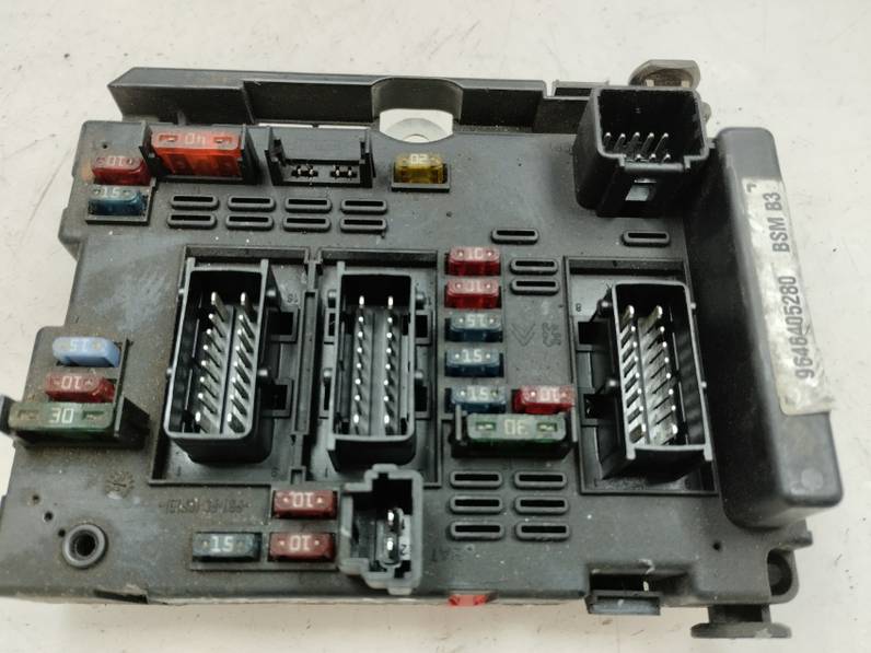 CAJA RELES FUSIBLES CITROEN XSARA BERLINA 2002 2.0 HDI (109 CV)