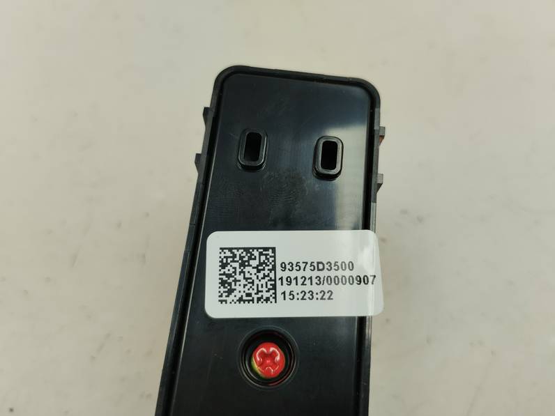 MANDO ELEVALUNAS DELANTERO DERECHO HYUNDAI TUCSON 2020 1.6 (132 CV)