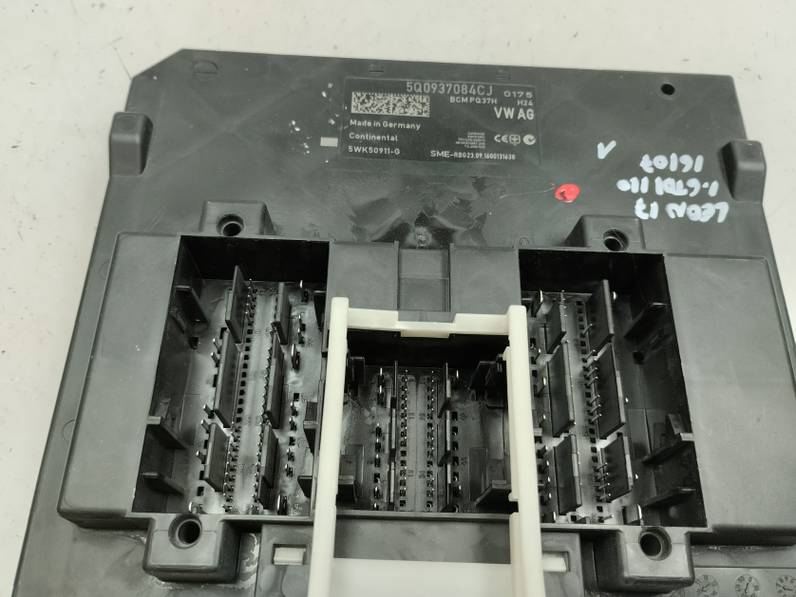 CAJA RELES FUSIBLES SEAT LEON 2017 1.6 TDI (110 CV)