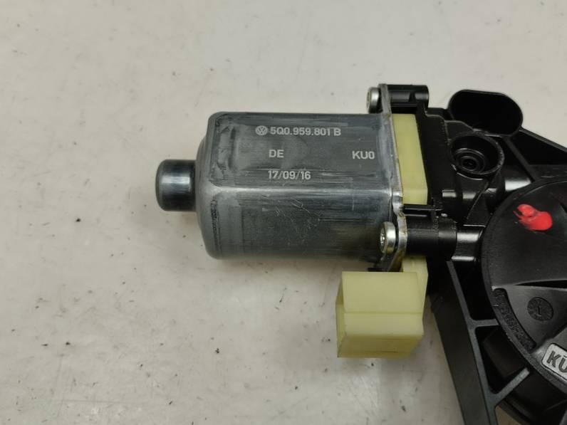 MOTOR ELEVALUNAS DELANTERO IZQUIERDO SEAT LEON 2017 1.6 TDI (110 CV)