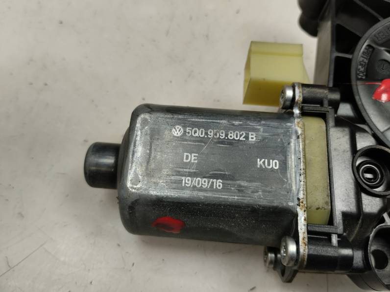 MOTOR ELEVALUNAS DELANTERO DERECHO SEAT LEON 2017 1.6 TDI (110 CV)