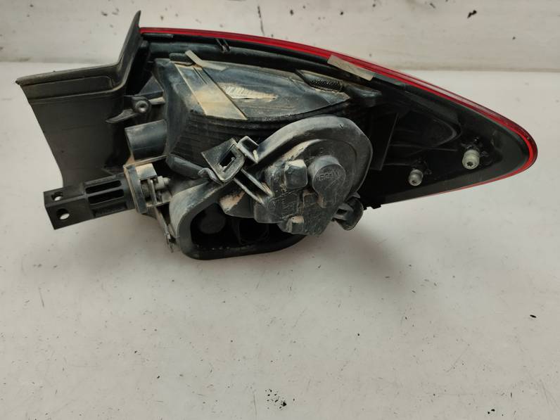 PILOTO TRASERO IZQUIERDO SEAT LEON 2017 1.6 TDI (110 CV)