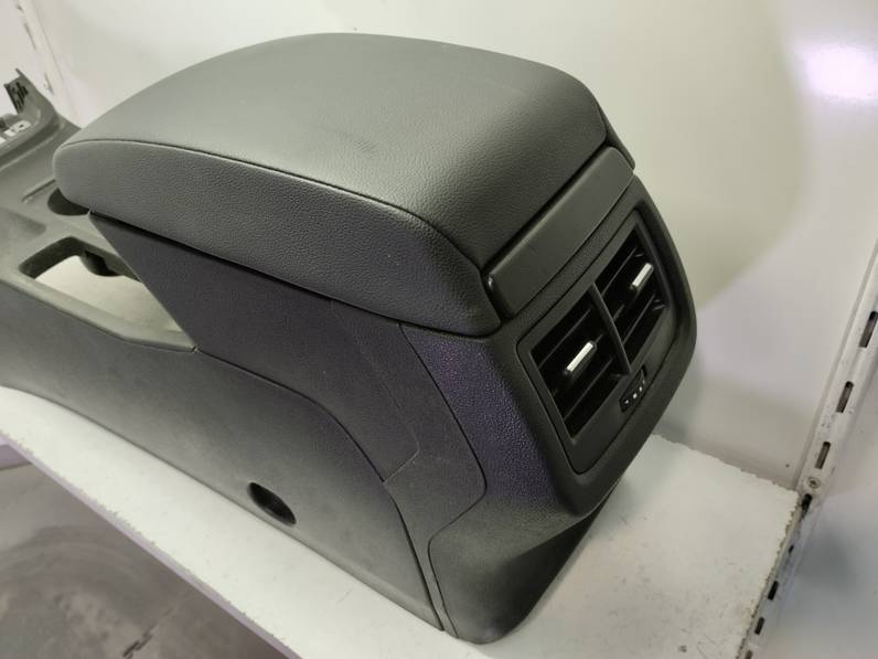 APOYABRAZOS CENTRAL SEAT LEON 2017 1.6 TDI (110 CV)