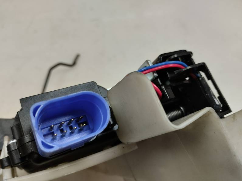 CERRADURA PUERTA DELANTERA DERECHA VOLKSWAGEN POLO 2003 1.4 16V (75 CV)