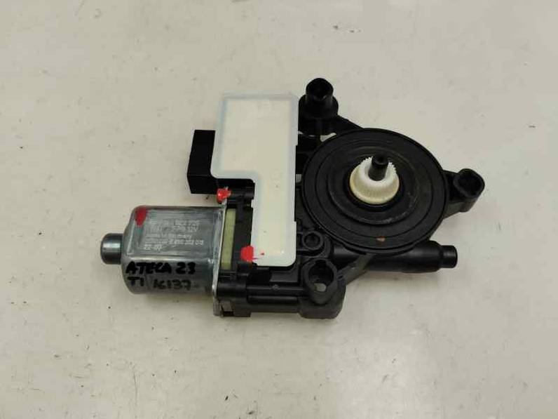 MOTOR ELEVALUNAS TRASERO IZQUIERDO SEAT ATECA 2023 2.0 (150 CV)