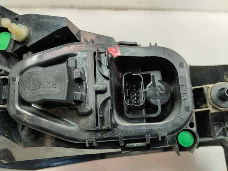 PILOTO TRASERO DERECHO RENAULT CLIO IV 2015 0.9 GASOLINA (90 CV)