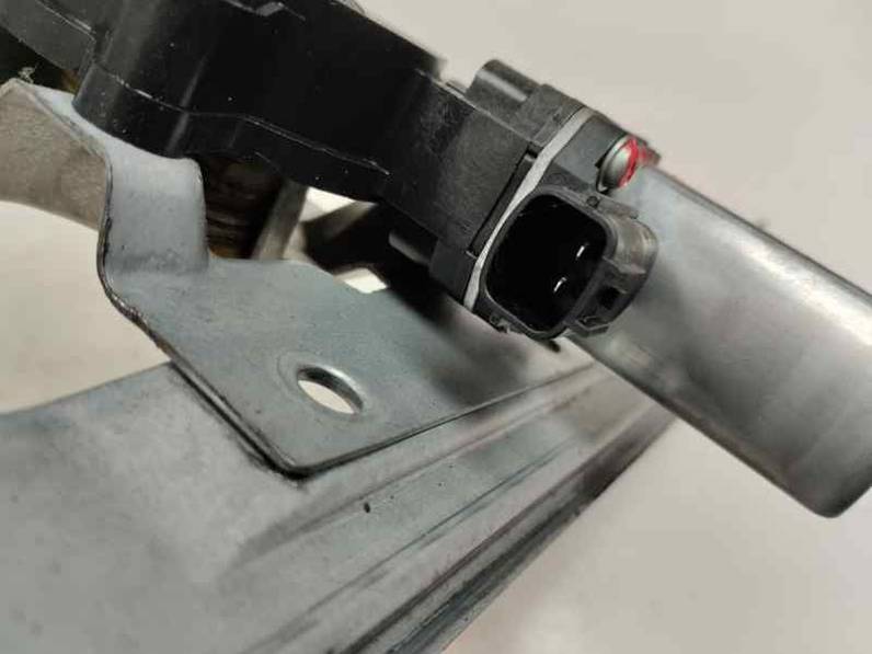 ELEVALUNAS DELANTERO DERECHO RENAULT CLIO IV 2015 0.9 GASOLINA (90 CV)