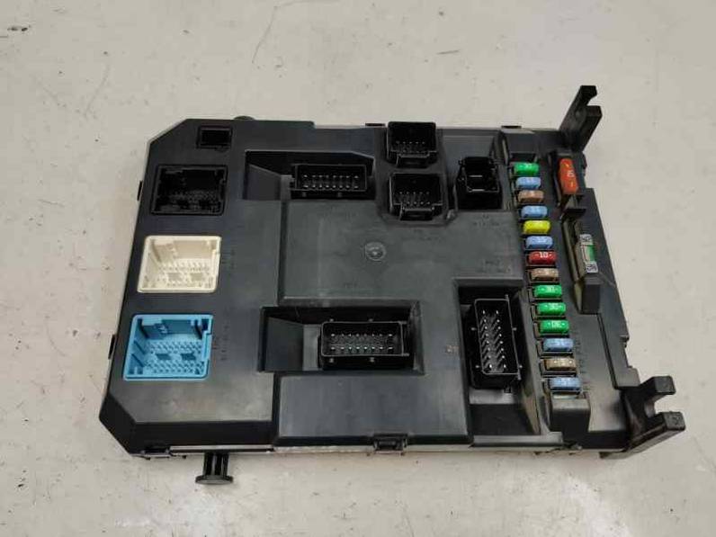 CAJA RELES FUSIBLES DS 3 2018 MOTOR 1.2 LTR - PURE TECH (110 CV)