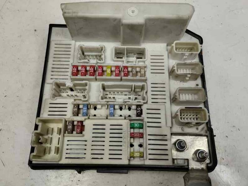CAJA RELES FUSIBLES RENAULT SCENIC II 2007 1870 (131 KV)