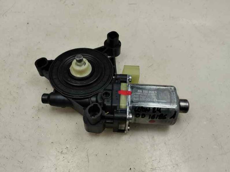 MOTOR ELEVALUNAS DELANTERO DERECHO SEAT LEON 2024 1.0 TSI / 110 CV