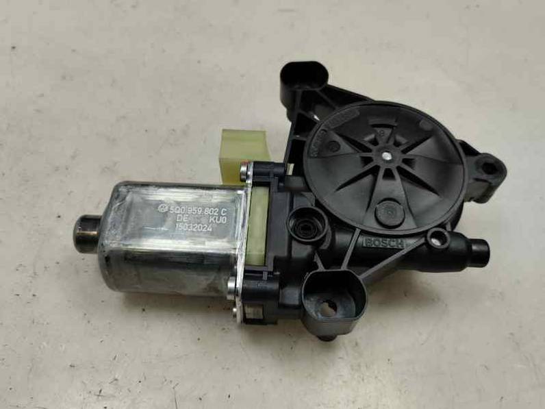 MOTOR ELEVALUNAS DELANTERO DERECHO SEAT LEON 2024 1.0 TSI / 110 CV