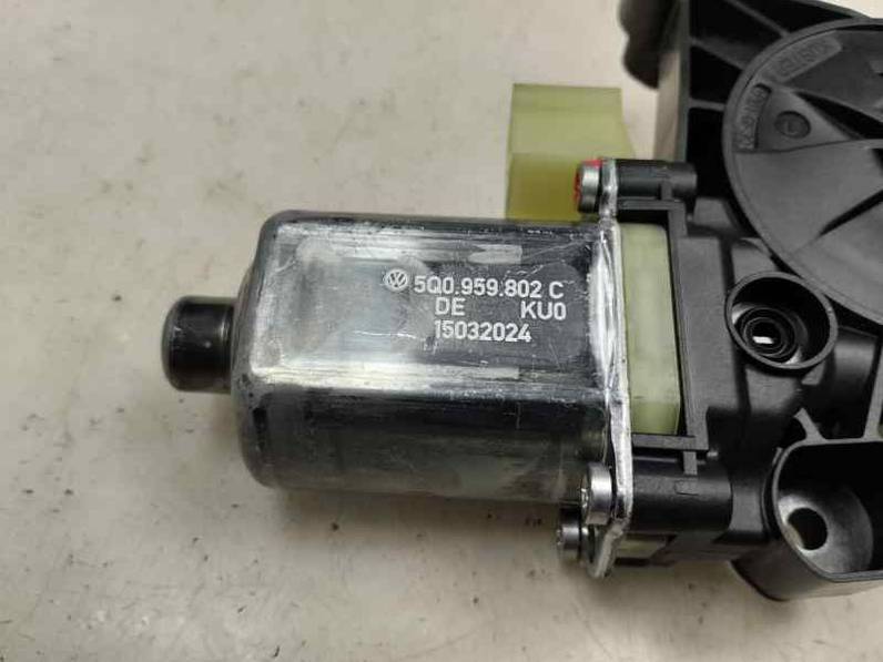 MOTOR ELEVALUNAS DELANTERO DERECHO SEAT LEON 2024 1.0 TSI / 110 CV