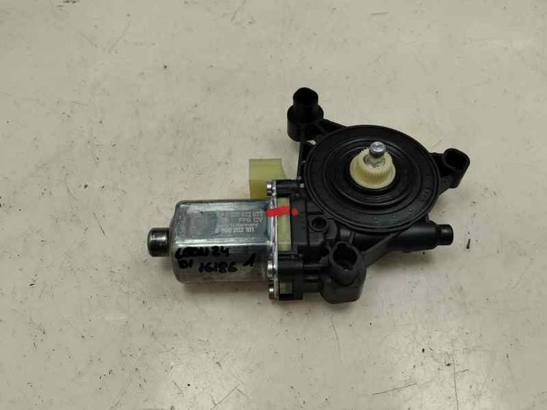 MOTOR ELEVALUNAS DELANTERO IZQUIERDO SEAT LEON 2024 1.0 TSI / 110 CV