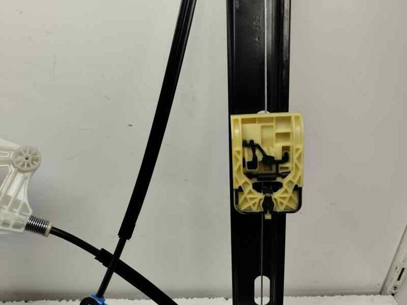 ELEVALUNAS DELANTERO DERECHO SEAT LEON 2024 1.0 TSI / 110 CV