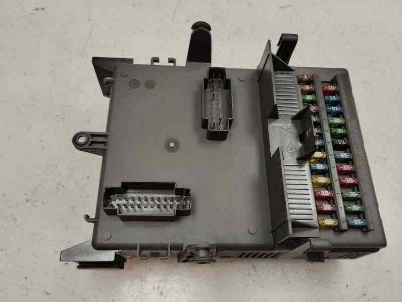 CAJA RELES FUSIBLES RENAULT LAGUNA II 2003 1.6 16V -107 CV (107 CV)