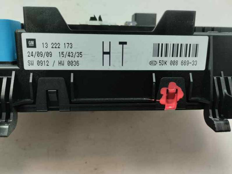 CAJA RELES FUSIBLES OPEL ASTRA H BER 2009 1.7 16V CDTI (110 CV)