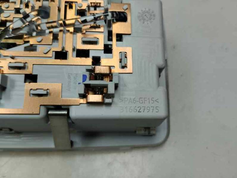 LUZ INTERIOR OPEL CROSSLAND 2022 1.2 GAS MT6 S/S (110 CV)