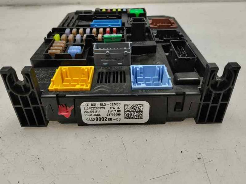 CAJA RELES FUSIBLES OPEL CROSSLAND 2022 1.2 GAS MT6 S/S (110 CV)