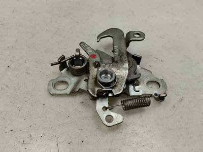 CERRADURA CAPOT OPEL CROSSLAND 2022 1.2 GAS MT6 S/S (110 CV)