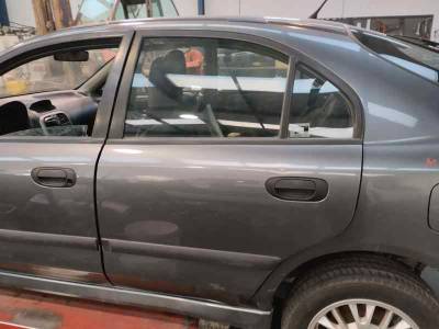 PUERTA TRASERA IZQUIERDA MITSUBISHI CARISMA BERLINA 5 2003 1.9 DI-D (116 CV)