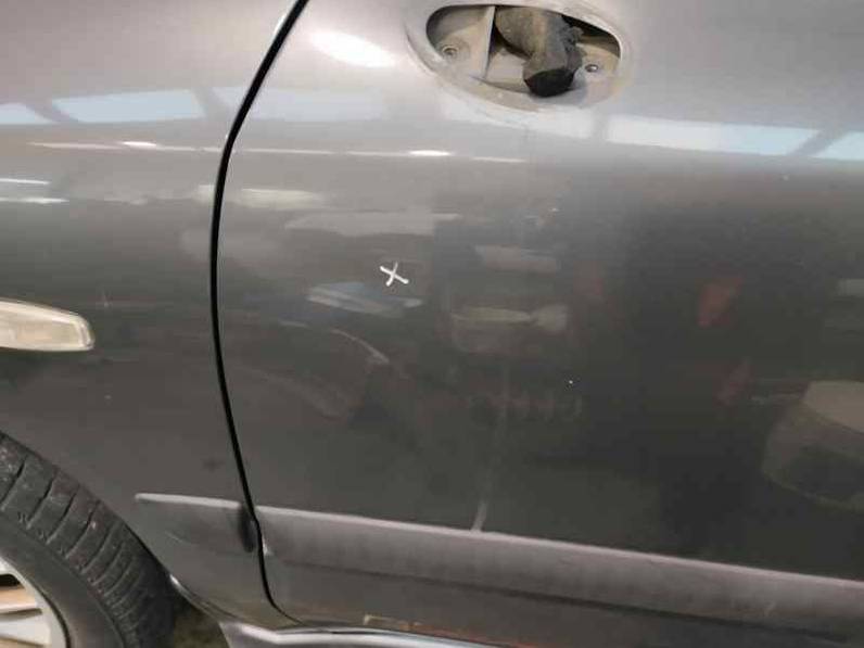 PUERTA DELANTERA IZQUIERDA MITSUBISHI CARISMA BERLINA 5 2003 1.9 DI-D (116 CV)