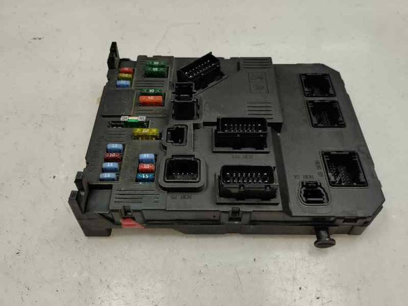 CAJA RELES FUSIBLES PEUGEOT 206 BERLINA 2004 1.4 (75 CV)