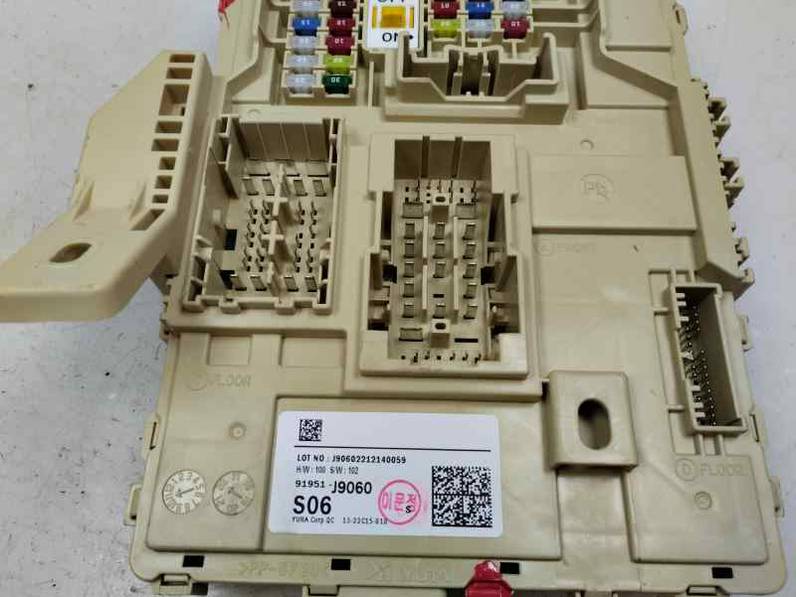 CAJA RELES FUSIBLES HYUNDAI KONA 2023 1.0 GASOLINA (120 CV)