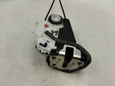 CERRADURA PUERTA TRASERA DERECHA TOYOTA YARIS 2020 1.0 LTR. - 53 KW (72 CV)