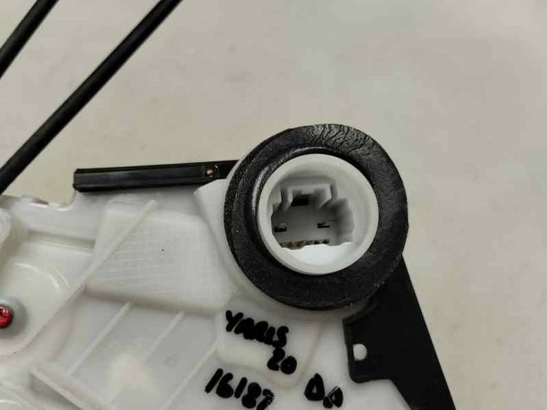 CERRADURA PUERTA DELANTERA DERECHA TOYOTA YARIS 2020 1.0 LTR. - 53 KW (72 CV)