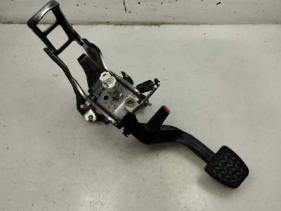 PEDAL EMBRAGUE TOYOTA YARIS 2020 1.0 LTR. - 53 KW (72 CV)