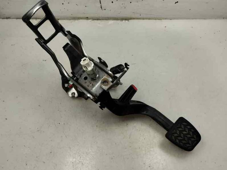 PEDAL EMBRAGUE TOYOTA YARIS 2020 1.0 LTR. - 53 KW (72 CV)