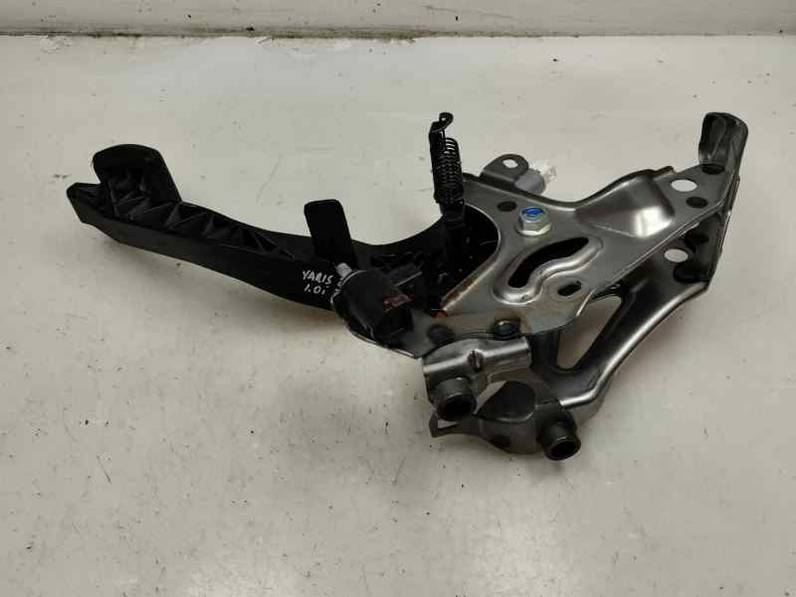 PEDAL EMBRAGUE TOYOTA YARIS 2020 1.0 LTR. - 53 KW (72 CV)