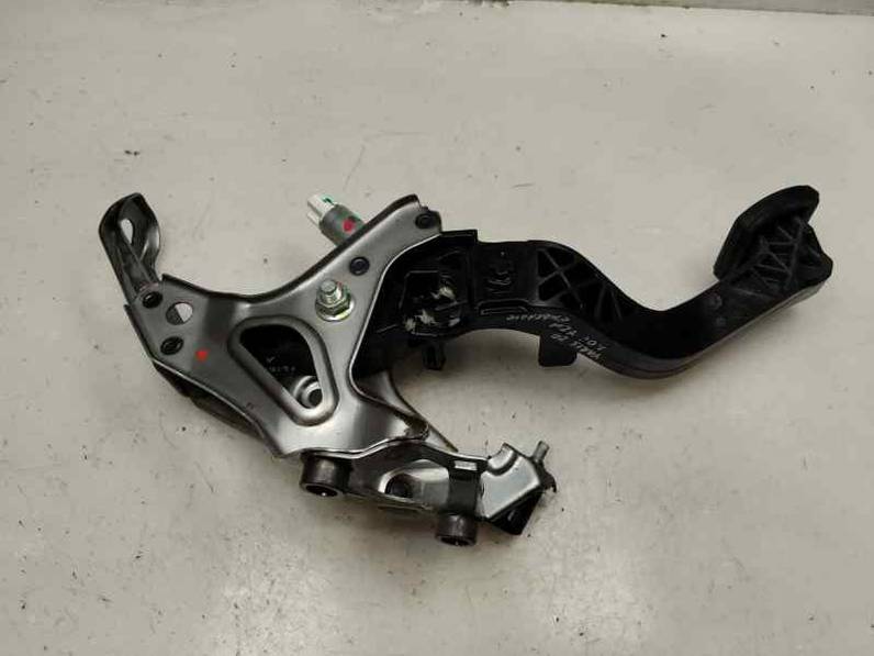 PEDAL EMBRAGUE TOYOTA YARIS 2020 1.0 LTR. - 53 KW (72 CV)