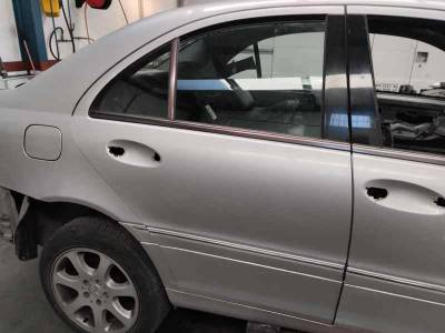 PUERTA TRASERA DERECHA MERCEDES CLASE C BERLINA 2003 2.2 CDI (143 CV)