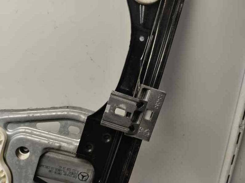 ELEVALUNAS DELANTERO IZQUIERDO MERCEDES CLASE C BERLINA 2003 2.2 CDI (143 CV)