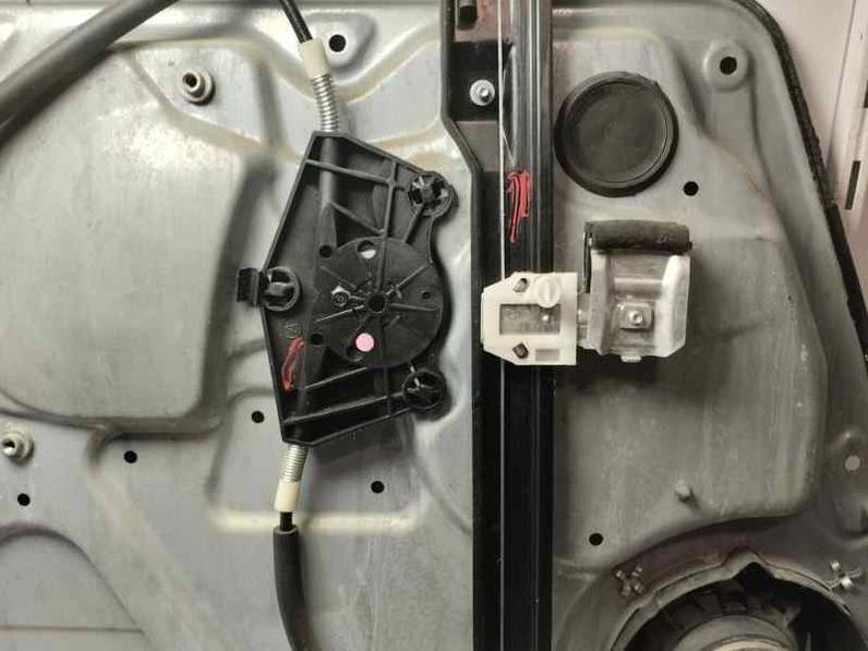 ELEVALUNAS DELANTERO DERECHO VOLKSWAGEN NEW BEETLE 2000 2.0 (116 CV)